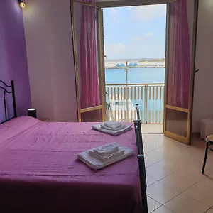 Beb Al Porto Da Joseph Bed & Breakfast